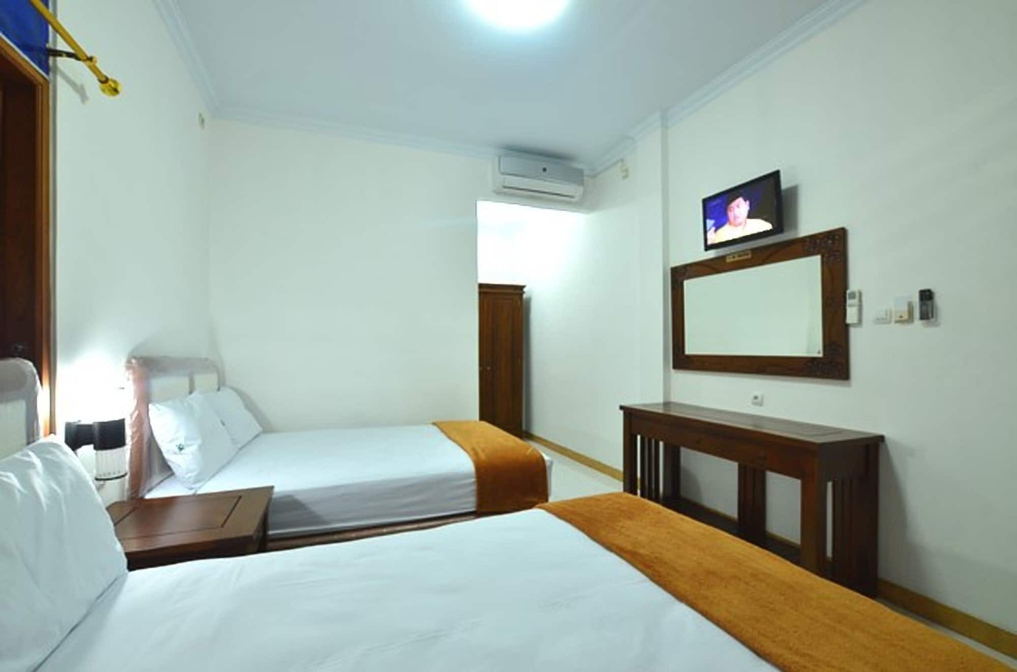 Hotel Bukit Uhud Yogyakarta Exterior photo