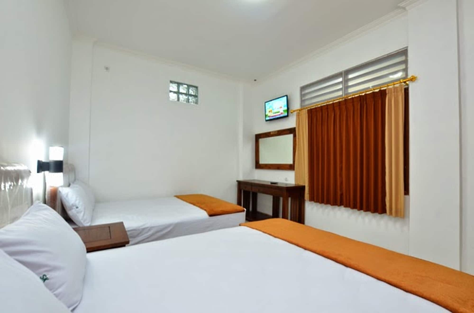 Hotel Bukit Uhud Yogyakarta Exterior photo